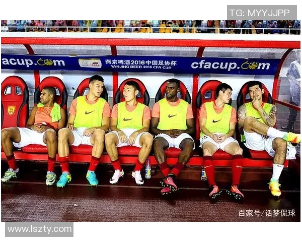 北京足球队实力变革引发热议球迷期待新篇章的崛起与挑战 北京足球队实力变革引发热议球迷期待新篇章的崛起与挑战