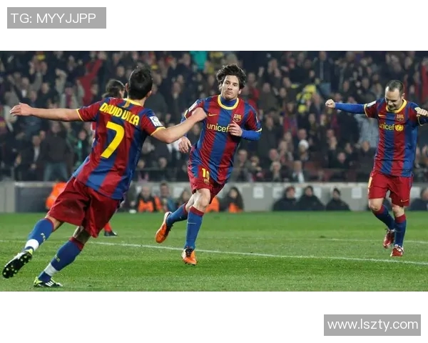 足球明星在餐厅享受美食的精彩瞬间与幕后趣事大揭秘